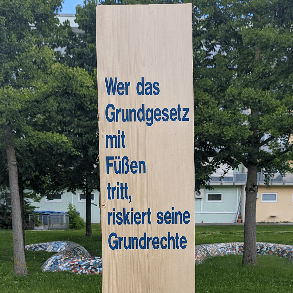 Wer das Grundgesetz mit Füßen tritt, riskiert seine Grundrechte 